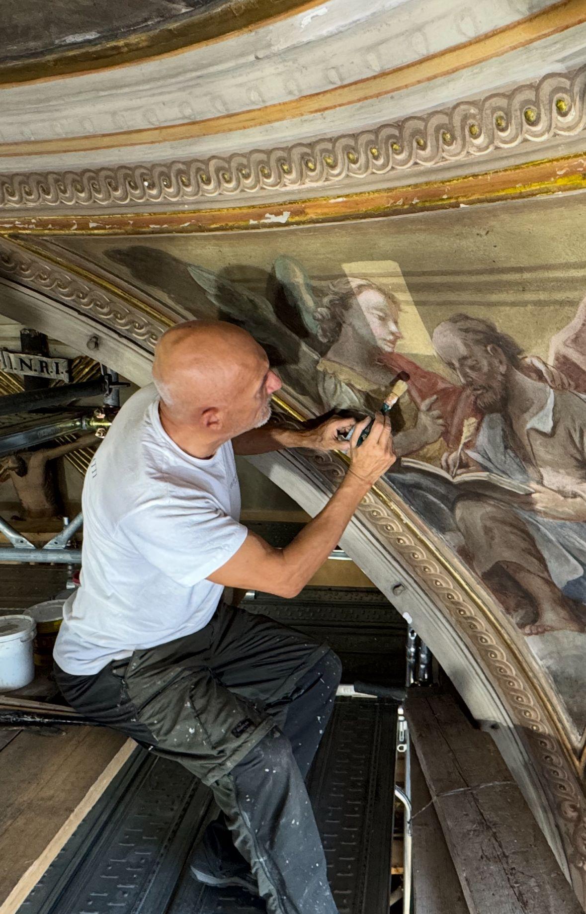 Corte Franca, restyling negli interni della chiesa: per completare l’opera mancano 150mila euro Corte Franca, restyling negli interni della chiesa: per completare l’opera mancano 150mila euro