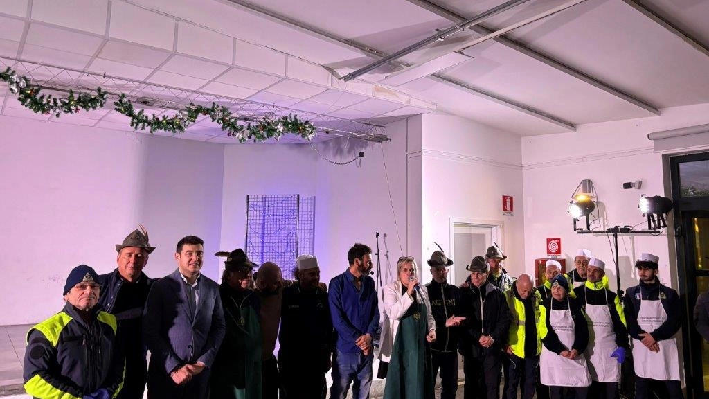 Un successo la cena solidale: la sala delle feste del Museo del Tessile ha ospitato 305 commensali per l’evento... Un successo la cena solidale: la sala delle feste del Museo del Tessile ha ospitato 305 commensali per l’evento...