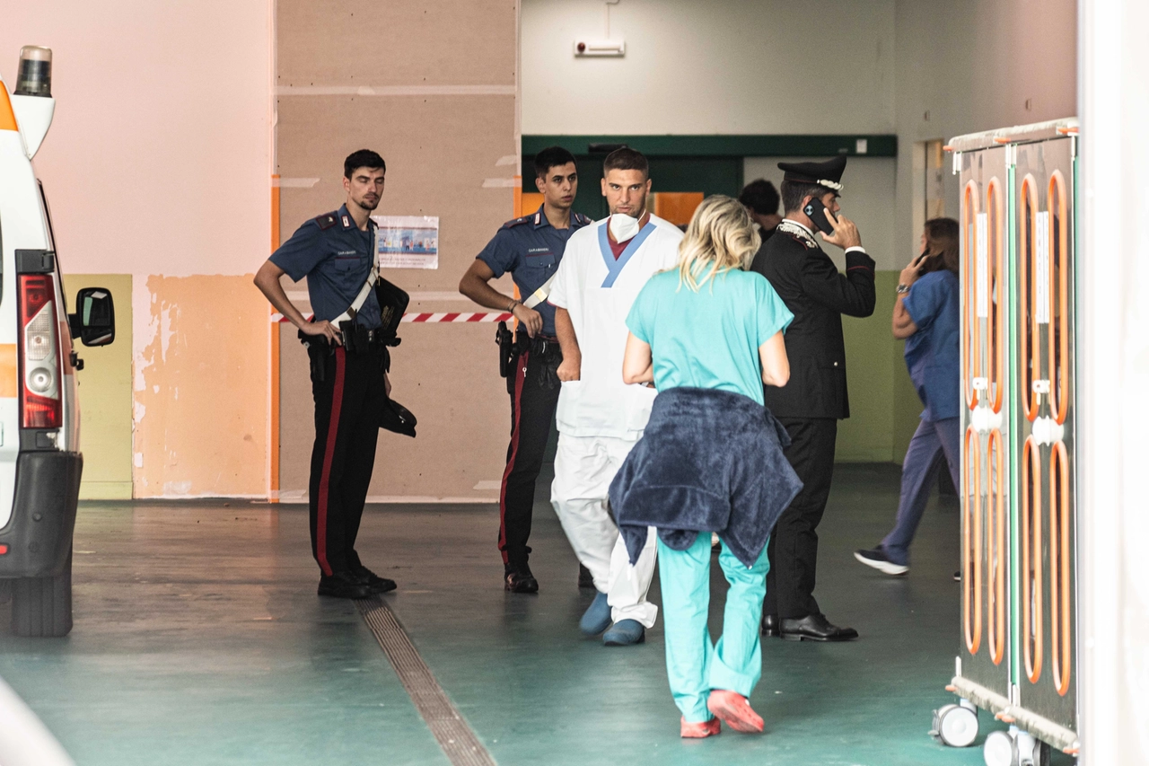 Presidio delle forze del ordine fuori dal PS San Raffaele dove è ricoverato Andrea Beretta omicida di Antonio Bellocco