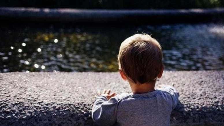 La madre sta cercando di riportare il bambino in Italia la Procura di Milano indaga per sottrazione di minore La madre sta cercando di riportare il bambino in Italia la Procura di Milano indaga per sottrazione di minore