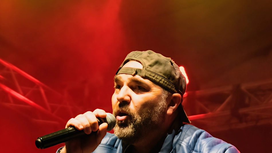 Tre settimane di musica, birra e specialità culinarie, in una festa sempre aperta anche in caso di pioggia grazie agli... Tre settimane di musica, birra e specialità culinarie, in una festa sempre aperta anche in caso di pioggia grazie agli...