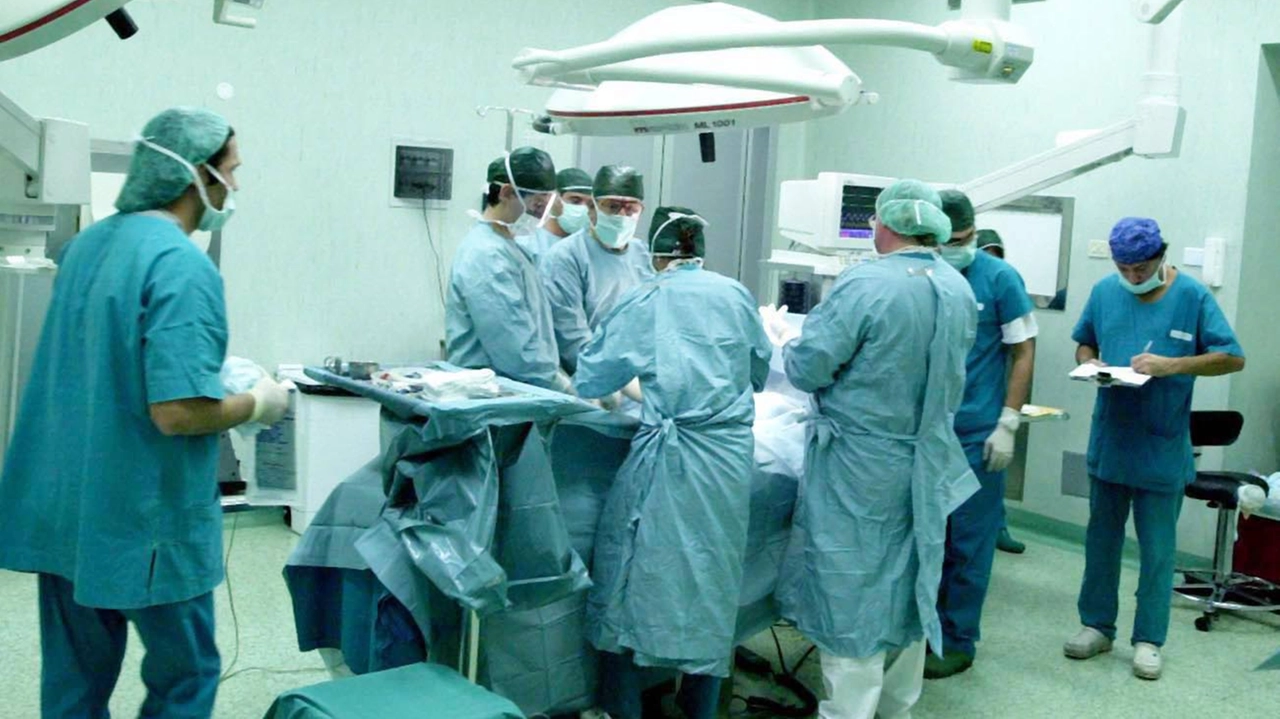 L'uomo è stato operato e ora è in prognosi riservata L'uomo è stato operato e ora è in prognosi riservata