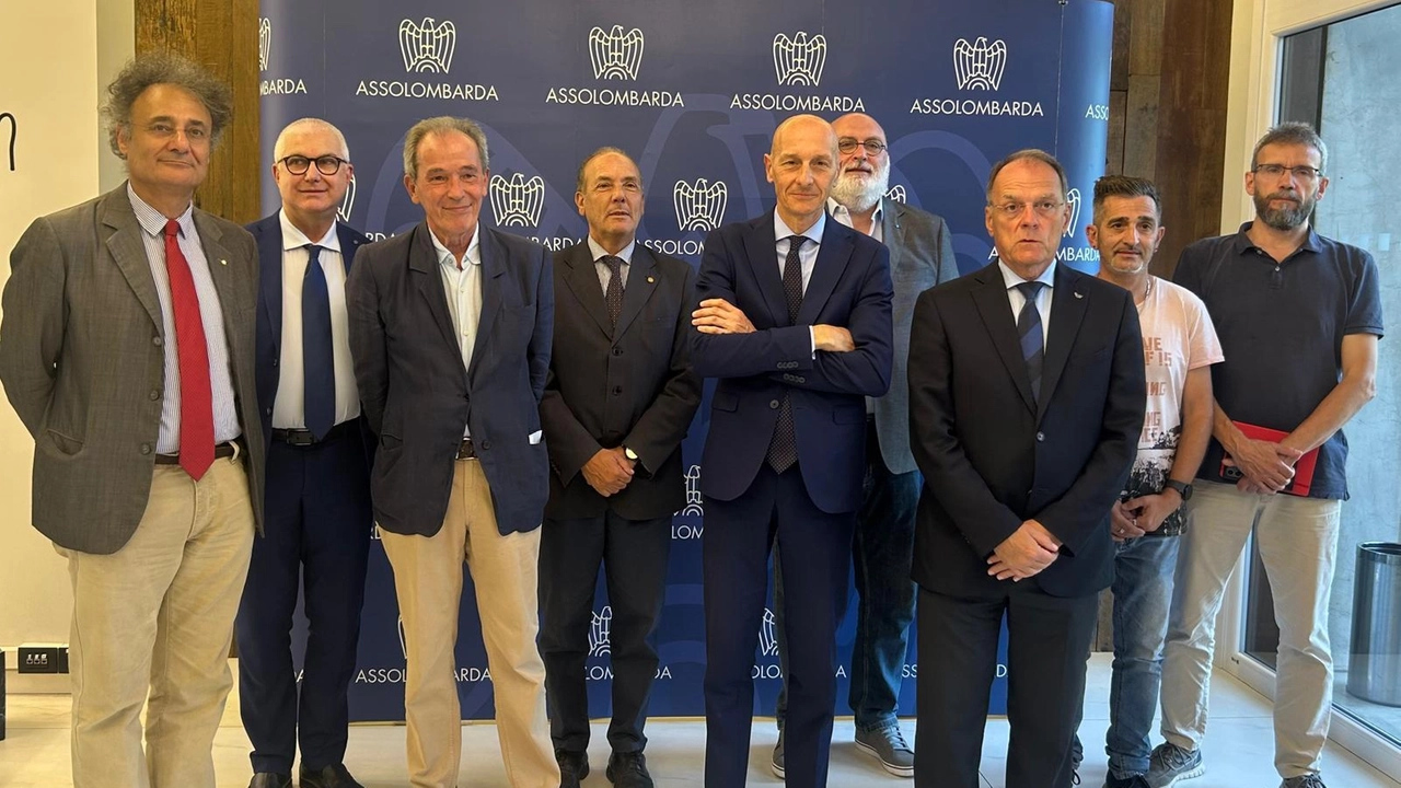 In Assolombarda l’incontro con tutto il mondo imprenditoriale, sindacale, sanitario e sportivo. I numeri sono chiari: la linea fino a Monza intercetterebbe oltre 200mila passeggeri al giorno. In Assolombarda l’incontro con tutto il mondo imprenditoriale, sindacale, sanitario e sportivo. I numeri sono chiari: la linea fino a Monza intercetterebbe oltre 200mila passeggeri al giorno.