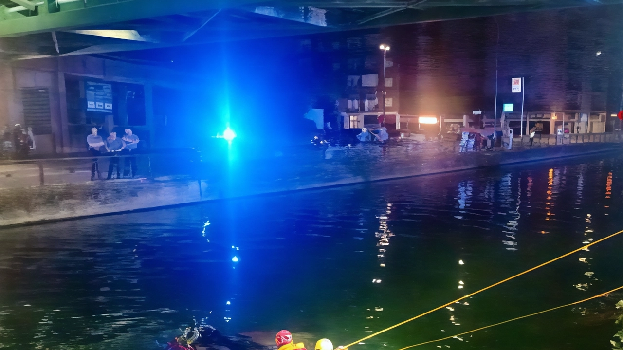La comunità è in lutto per l’incidente in cui ha perso la vita il 24enne Alessandro Nebbiolini. Disposta l’autopsia che aiuterà a chiarire il motivo per cui il ragazzo ha perso il controllo della Toyota. La comunità è in lutto per l’incidente in cui ha perso la vita il 24enne Alessandro Nebbiolini. Disposta l’autopsia che aiuterà a chiarire il motivo per cui il ragazzo ha perso il controllo della Toyota.