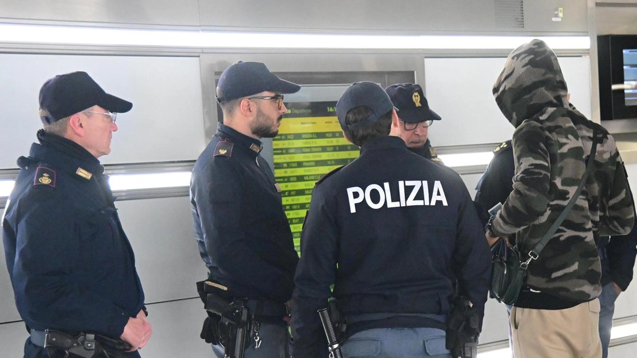 L’area dello scalo cittadino è tra le più “calde“ Agguati e spaccio in mezzo a strutture fatiscenti e biciclette abbandonate L’area dello scalo cittadino è tra le più “calde“ Agguati e spaccio in mezzo a strutture fatiscenti e biciclette abbandonate
