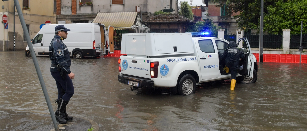 Il maltempo e le strade “groviera” di Milano: dal 2023 oltre 74mila buche riparate