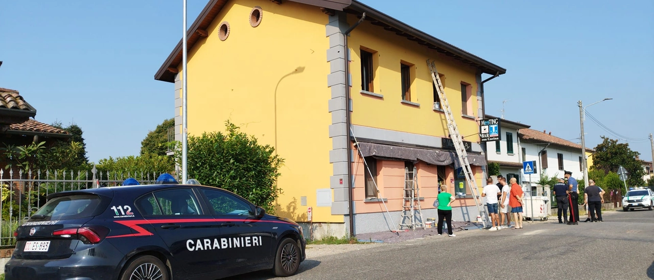 Torre d'Isola, cade dalla scala durante i lavori nel bar del nipote: morto 79enne di Pavia
