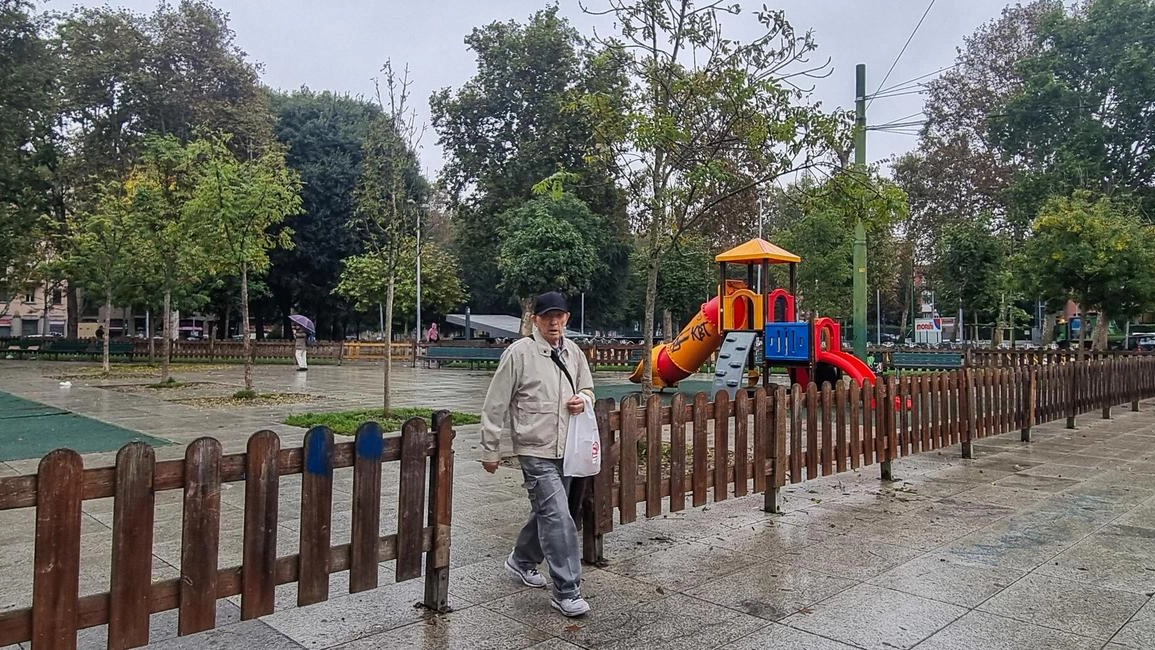 Degrado e insicurezza a piazzale Gabrio Rosa: rifiuti, spaccio e degrado. Residenti denunciano situazione critica nonostante controlli inefficaci. Degrado e insicurezza a piazzale Gabrio Rosa: rifiuti, spaccio e degrado. Residenti denunciano situazione critica nonostante controlli inefficaci.