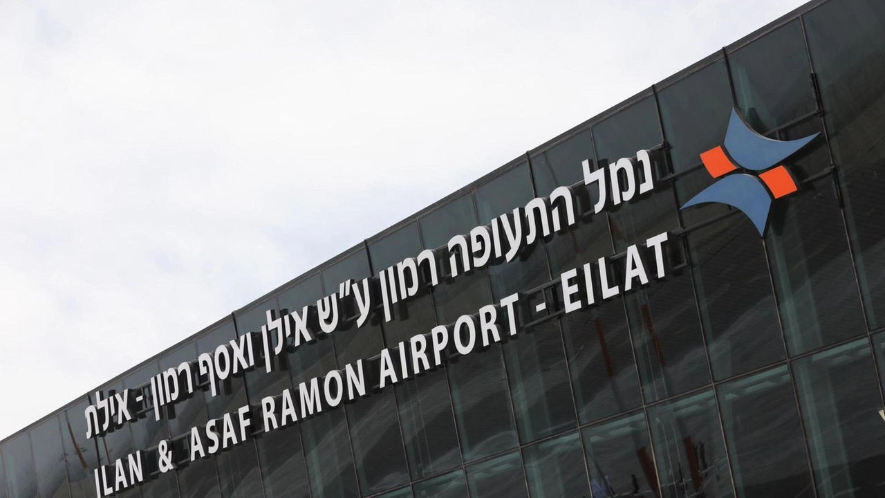 Fumo dal terminal passeggeri. Idf: 'Indagine su mancato allarme' Fumo dal terminal passeggeri. Idf: 'Indagine su mancato allarme'