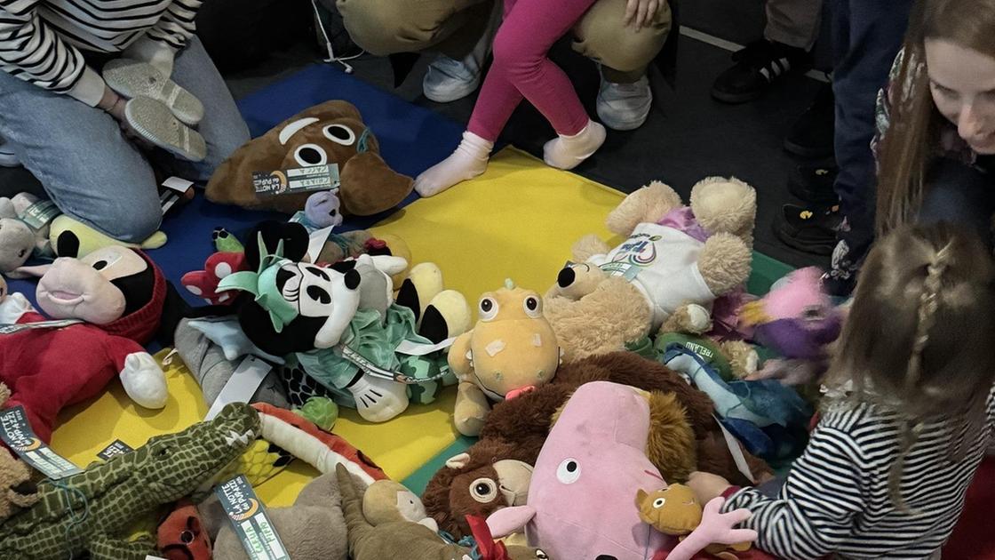 Carugate, “La notte dei pupazzi”. Fiabe lette dai bambini... ai peluche Carugate, “La notte dei pupazzi”. Fiabe lette dai bambini... ai peluche