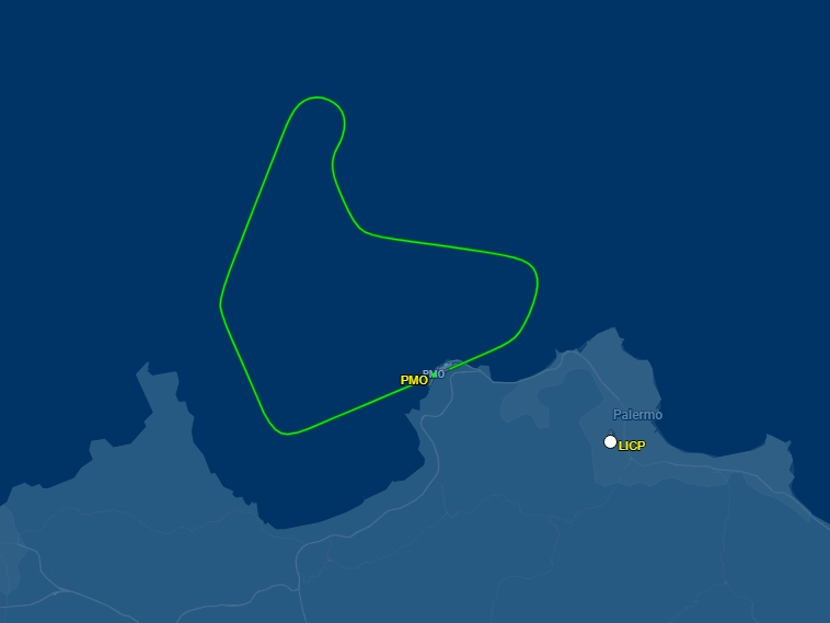 La manovra compiuta dall'aereo decollato e poi rientrato su Palermo, dopo un 'volo' di 39 minuti (immagine da Ita Airways)