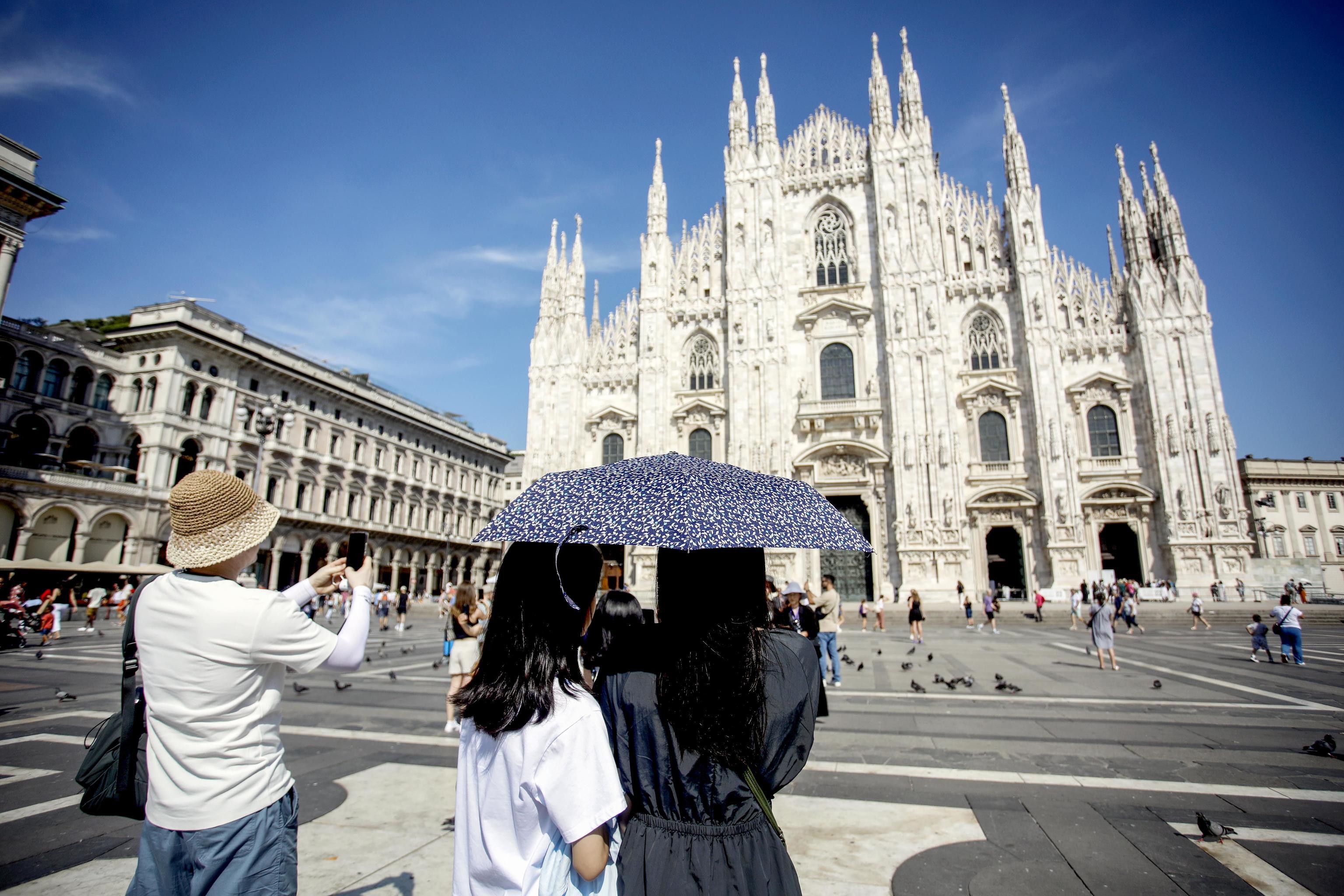 la prima ondata di caldo africano temperature fino a 36 gradi a milano e in lombardia