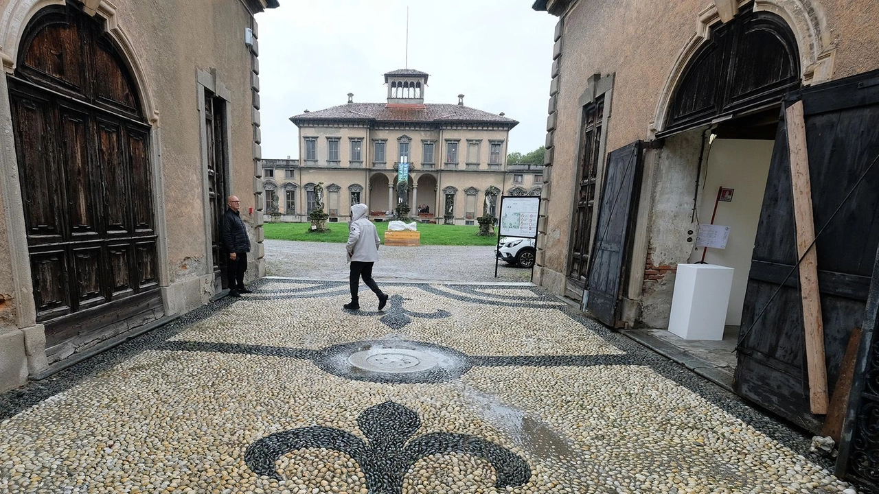 Sempre presente sul territorio e innamorato delle sue radici, guida il municipio ormai da nove anni. La promessa: sulle ceneri della vecchia fabbrica nasceranno piazze, giardini e spazi aperti. Sempre presente sul territorio e innamorato delle sue radici, guida il municipio ormai da nove anni. La promessa: sulle ceneri della vecchia fabbrica nasceranno piazze, giardini e spazi aperti.