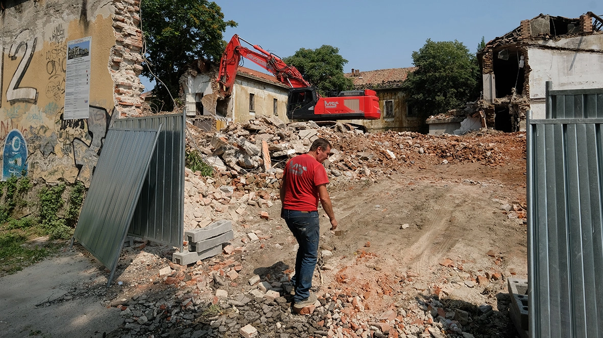 Monza, la demolizione dell'ex carcere Monza, la demolizione dell'ex carcere