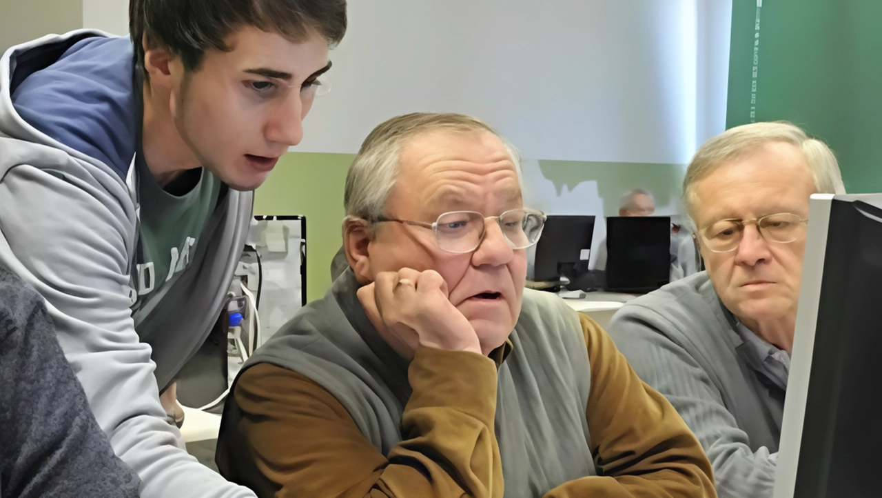 Gli studenti aiuteranno gli anziani in azioni pratiche, come usare il pc Gli studenti aiuteranno gli anziani in azioni pratiche, come usare il pc