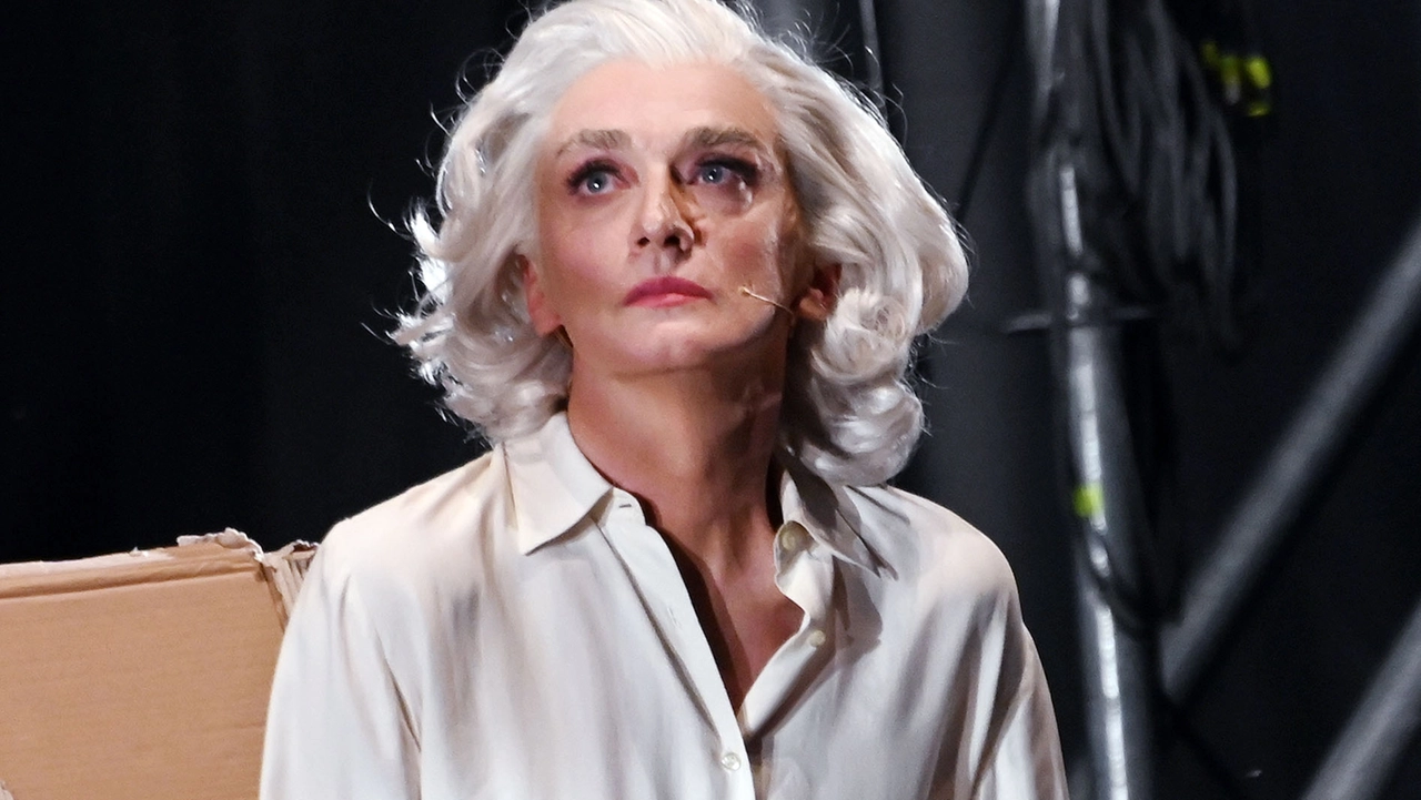Drusilla Foer è il personaggio alter ego di Gianluca Gori, 57 anni Drusilla Foer è il personaggio alter ego di Gianluca Gori, 57 anni