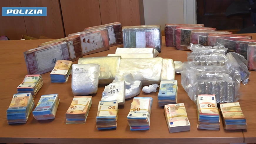Un cittadino di origine marocchina residente in un paese del Lodigiano è stato arrestato e portato in carcere a Lodi... Un cittadino di origine marocchina residente in un paese del Lodigiano è stato arrestato e portato in carcere a Lodi...
