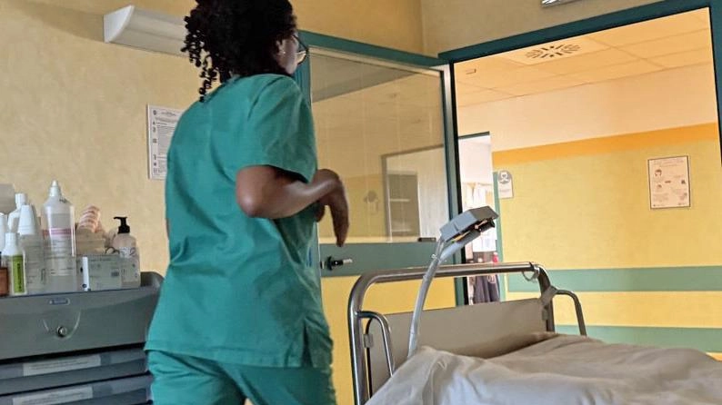 L’aumento di pazienti cronici affetti da pluri-patologie, spesso con esigenze sanitarie e socio-assistenziali complesse, prolunga i tempi di degenza ospedaliera... L’aumento di pazienti cronici affetti da pluri-patologie, spesso con esigenze sanitarie e socio-assistenziali complesse, prolunga i tempi di degenza ospedaliera...
