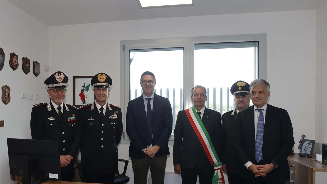 A Cassano d'Adda, dopo anni di trasferimenti, i carabinieri inaugurano una nuova sede per migliorare l'efficienza del servizio. A Cassano d'Adda, dopo anni di trasferimenti, i carabinieri inaugurano una nuova sede per migliorare l'efficienza del servizio.