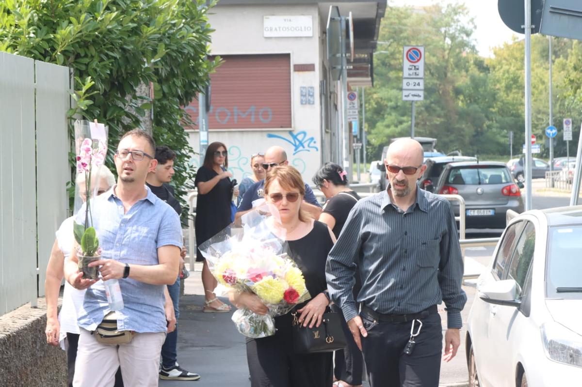 Cecilia De Astis, 200 persone al funerale. Il figlio Gaetano: “A 12 anni devi sapere cosa è giusto e cosa sbagliato”