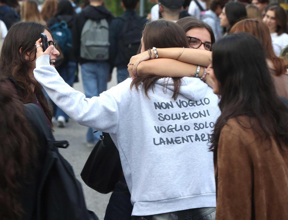 Il ritorno alle Superiori: "Bello, sembra diventente": "Solo 269 giorni alla fine" Il ritorno alle Superiori: "Bello, sembra diventente": "Solo 269 giorni alla fine"