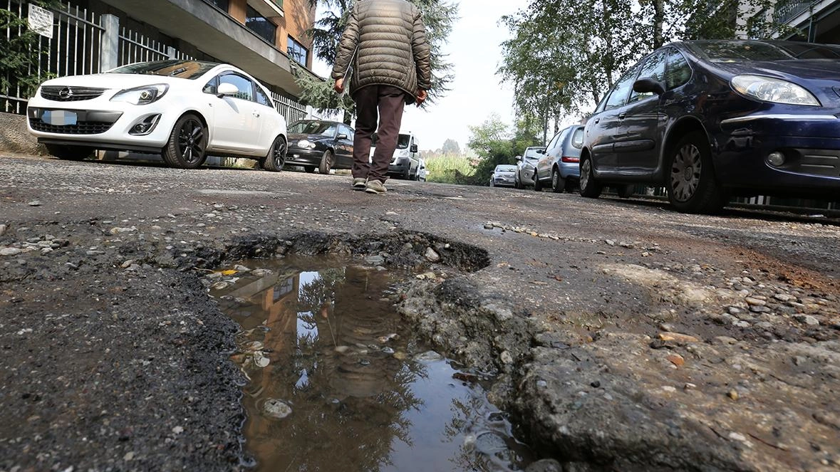 Oltre trenta segnalazioni sull’app Municipium erano legate alle condizioni delle strade tra buche e marciapiedi rovinati Oltre trenta segnalazioni sull’app Municipium erano legate alle condizioni delle strade tra buche e marciapiedi rovinati