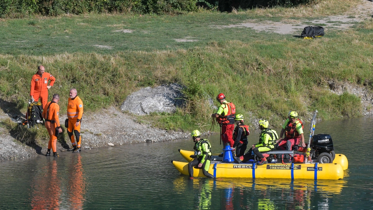 Il corpo è stato recuperato dai sommozzatori dei vigili del fuoco Il corpo è stato recuperato dai sommozzatori dei vigili del fuoco