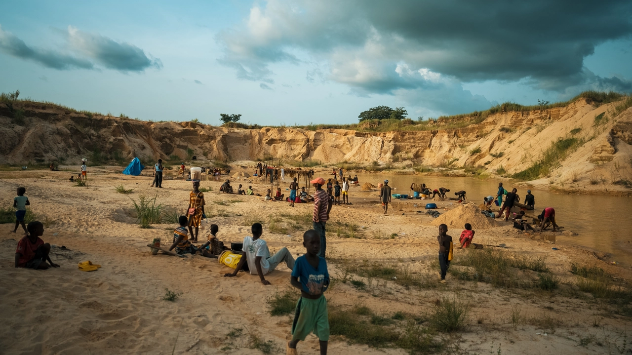 Un'immagine dal reportage di Progetto Happiness sui cercatori d'oro della Sierra Leone Un'immagine dal reportage di Progetto Happiness sui cercatori d'oro della Sierra Leone