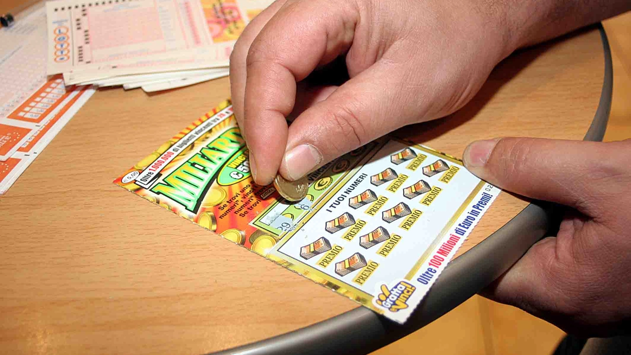 Gratta e Vinci "Il Miliardario Maxi": un fortunato si è aggiudicato 5 milioni di euro Gratta e Vinci "Il Miliardario Maxi": un fortunato si è aggiudicato 5 milioni di euro