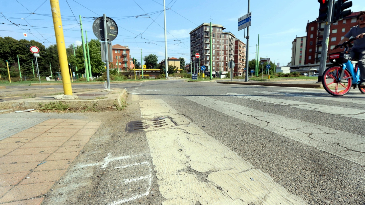 Il ferito di origine straniera, non ancora identificato, travolto sulle strisce. Trovata una Renegade con targa cambiata. Conducente via su una Stelvio. Il ferito di origine straniera, non ancora identificato, travolto sulle strisce. Trovata una Renegade con targa cambiata. Conducente via su una Stelvio.