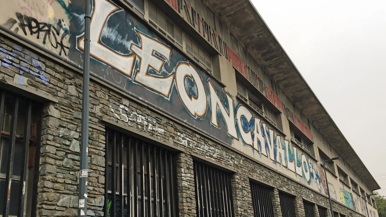 Il centro sociale Leoncavallo di Milano Il centro sociale Leoncavallo di Milano