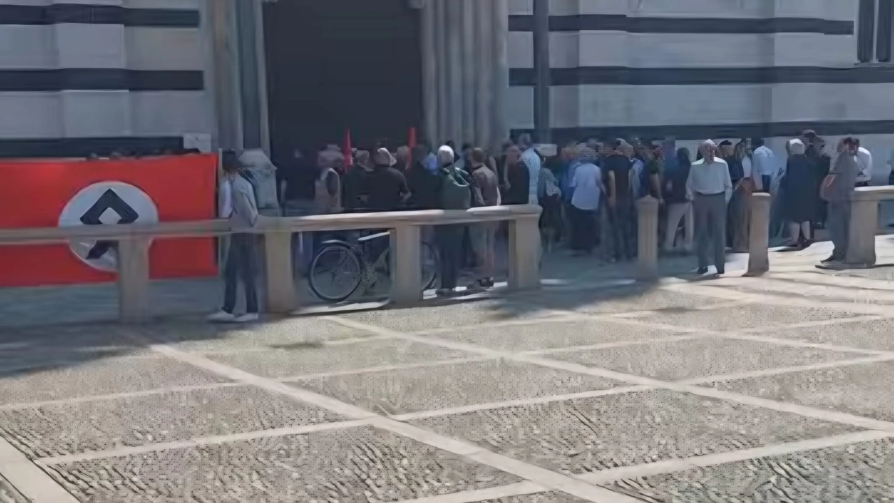 I funerali di Davide Cattaneo, morto a 67 anni, ieri in Duomo a Monza