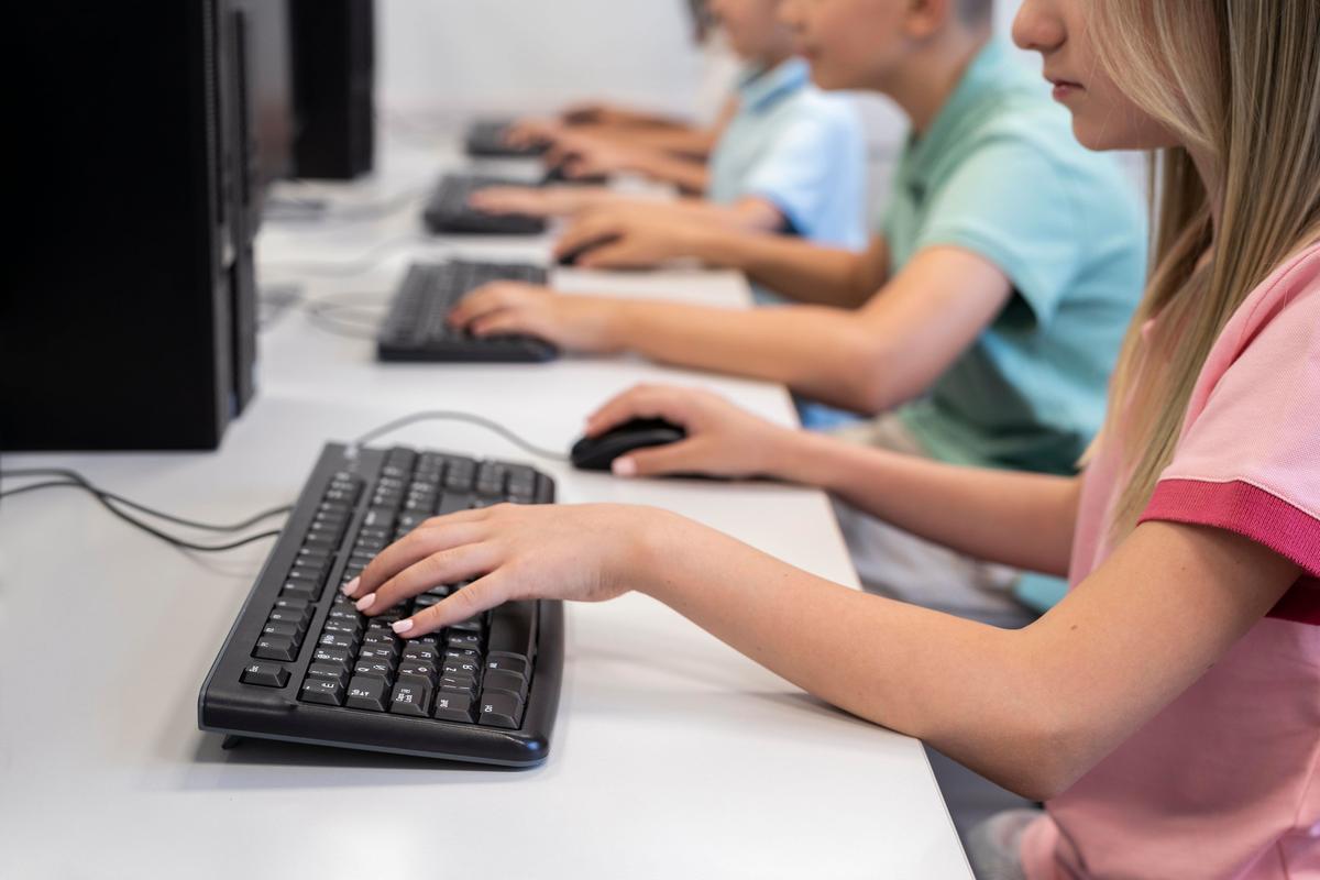 vellezzo bellini furto alla scuola primaria rubati tablet e computer