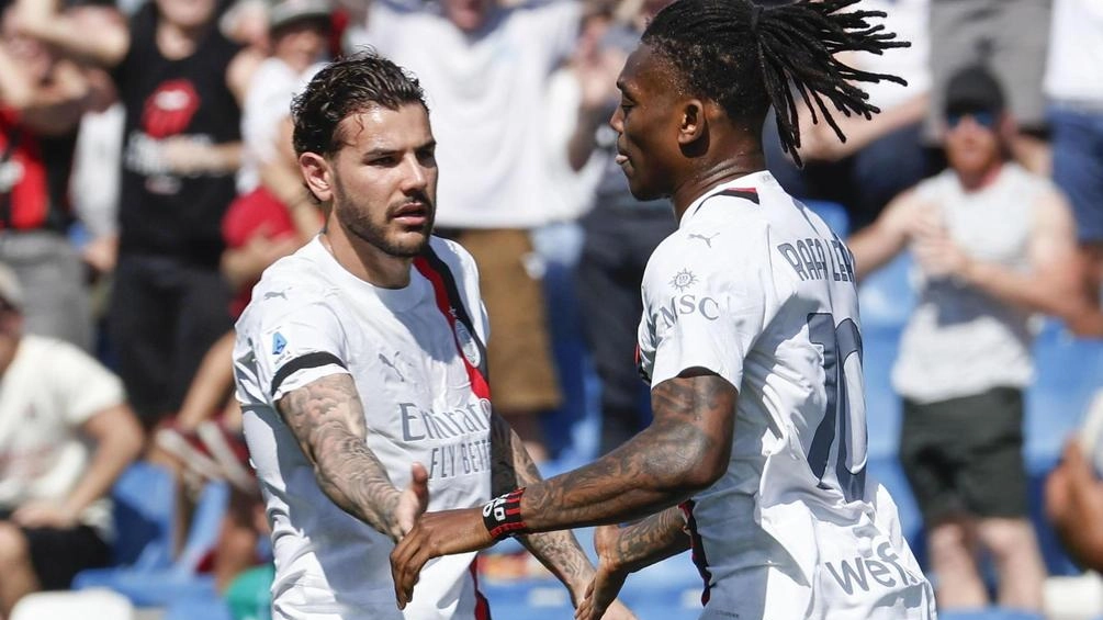 Theo Hernandez e Rafael Leao stanno vivendo un difficile inizio di stagione sia con il Milan sia con le rispettive nazionali Theo Hernandez e Rafael Leao stanno vivendo un difficile inizio di stagione sia con il Milan sia con le rispettive nazionali