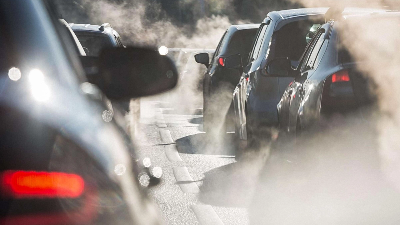 Auto sempre più vecchie in Lombardia: prezzi e crisi economica hanno decretato la fine di uno status-symbol