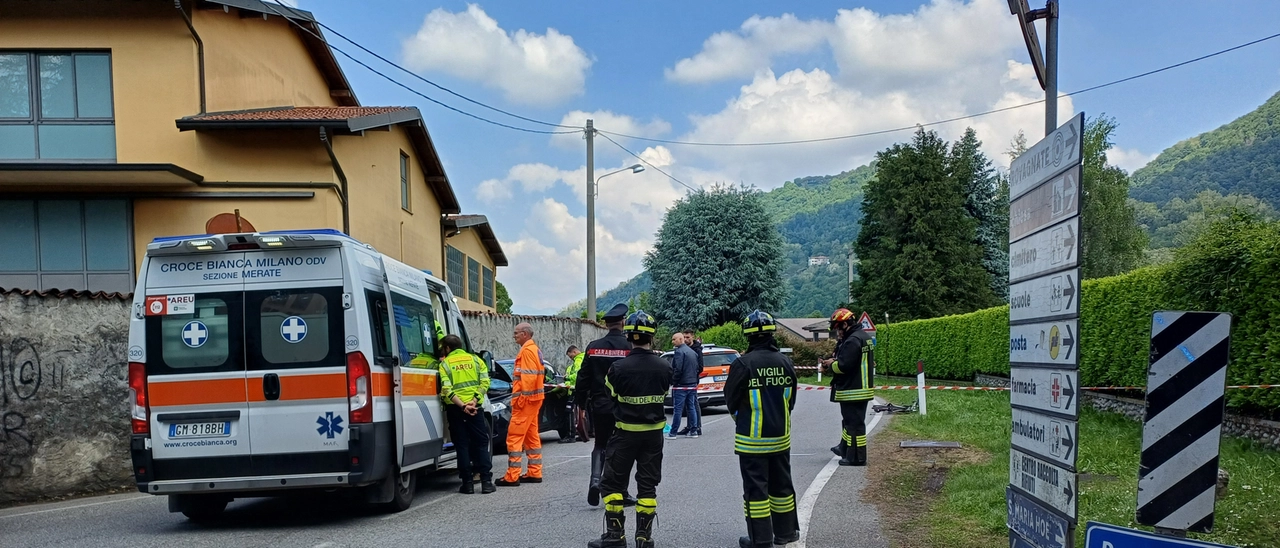 Incidente a La Valletta Brianza, violento scontro con un’auto sulla Sp 52: morto ciclista di Agrate
