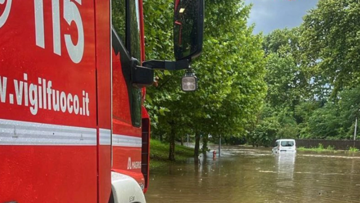 Una strada allagata per il maltempo