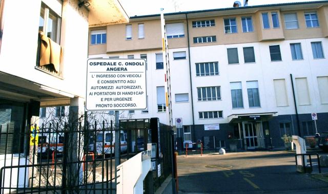 Spara alla moglie ricoverata e poi si ammazza: omicidio suicidio ad Angera
