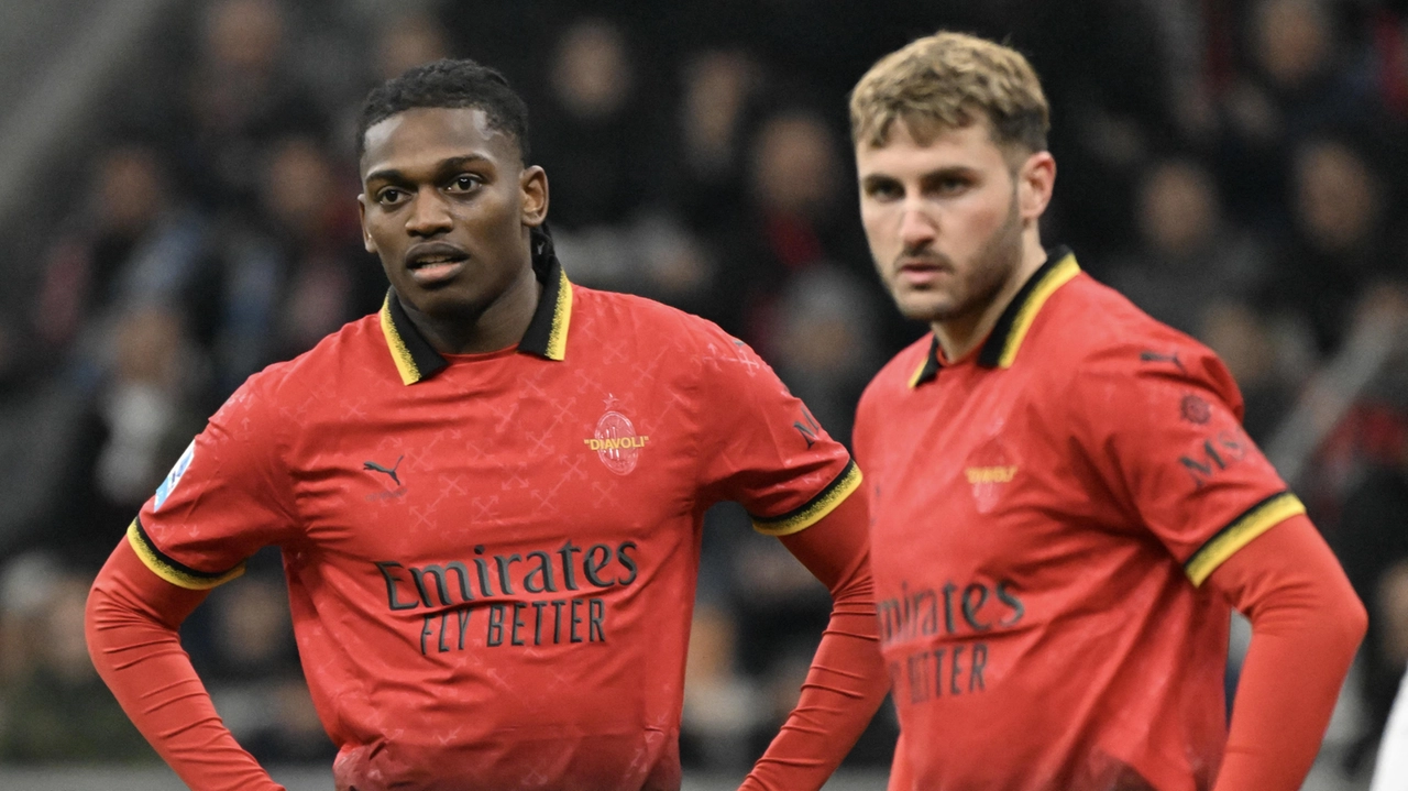 Rafael Leao e Santi Gimenez: i volti tristi del momento del Milan Rafael Leao e Santi Gimenez: i volti tristi del momento del Milan