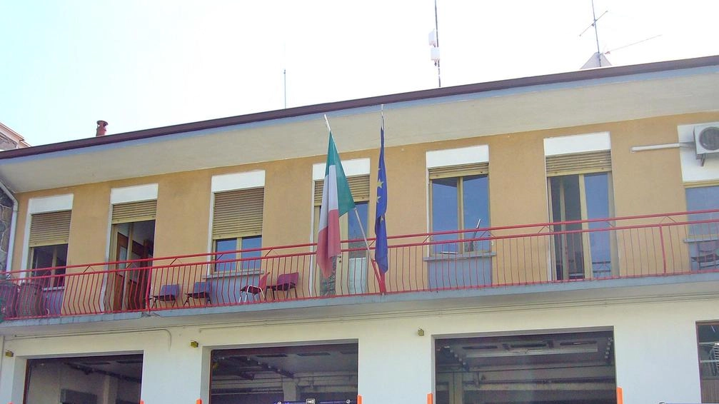 Il Consiglio Provinciale approva la nuova caserma dei vigili del fuoco a Cantù, finanziata dal Ministero dell'Interno. La struttura, con torre per esercitazioni, sarà sostenibile e operativa entro il 2029. Il Consiglio Provinciale approva la nuova caserma dei vigili del fuoco a Cantù, finanziata dal Ministero dell'Interno. La struttura, con torre per esercitazioni, sarà sostenibile e operativa entro il 2029.
