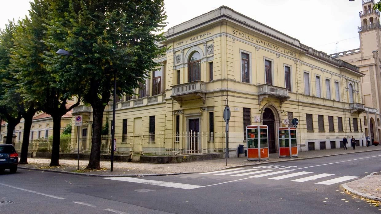 Il Consiglio comunale ha detto sì alla proposta di esercitare il diritto di prelazione per l’acquisizione dall’ente morale della Scuola... Il Consiglio comunale ha detto sì alla proposta di esercitare il diritto di prelazione per l’acquisizione dall’ente morale della Scuola...
