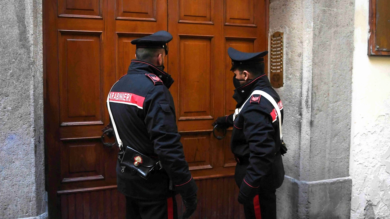 I carabinieri non lo hanno trovato in casa I carabinieri non lo hanno trovato in casa