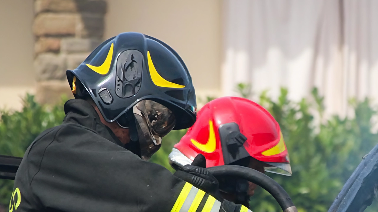 I sindacati dei vigili del fuoco di Varese sollevano problemi di carenza di personale al comando provinciale, chiedendo interventi urgenti alle istituzioni. Situazioni critiche sono segnalate in diversi distaccamenti, con rischi per l'efficacia dei soccorsi. I sindacati dei vigili del fuoco di Varese sollevano problemi di carenza di personale al comando provinciale, chiedendo interventi urgenti alle istituzioni. Situazioni critiche sono segnalate in diversi distaccamenti, con rischi per l'efficacia dei soccorsi.