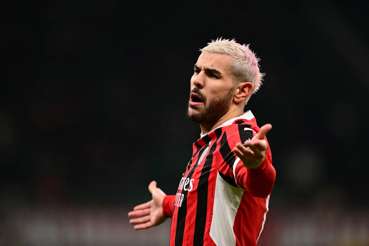 Il volto sconsolato di Theo Hernandez a San Siro