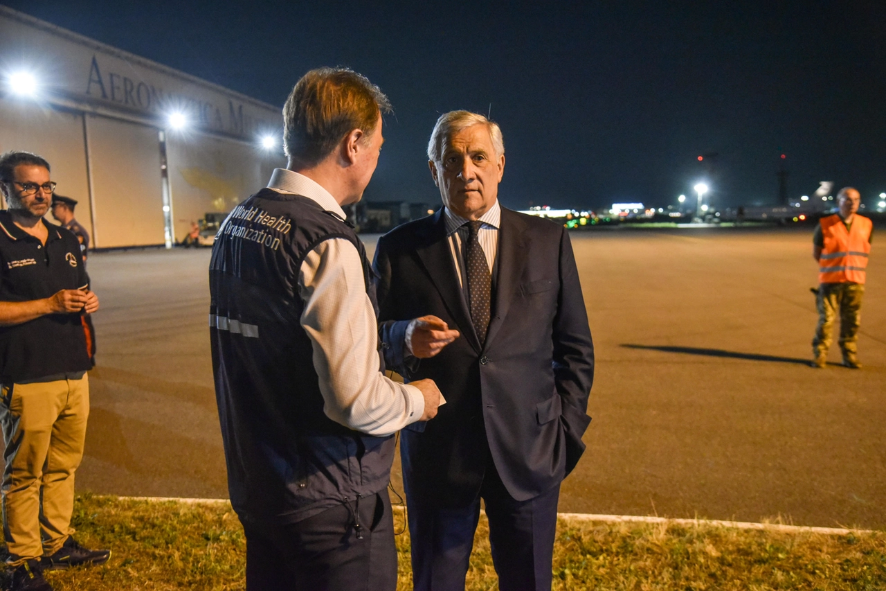 L’attesa per l’arrivo dell’aereo da Gaza all’areoporto di Linate