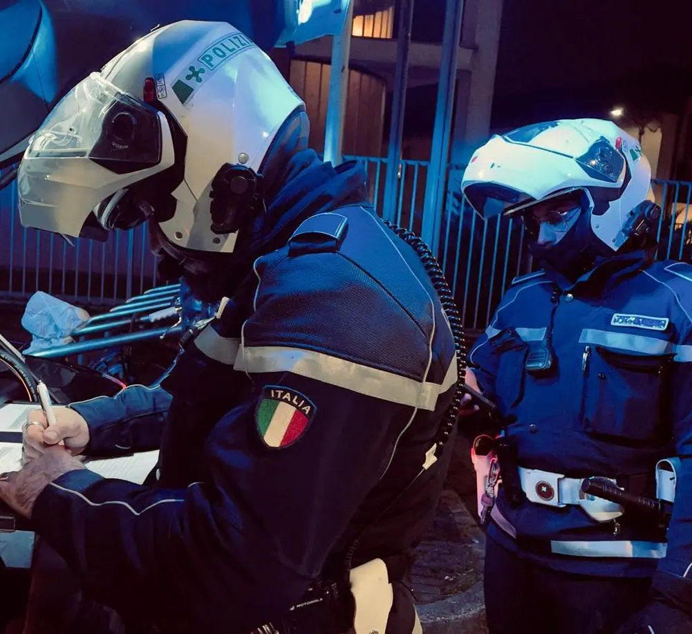 Due patenti e 620mila euro. Il giallo del siriano sulla 500
