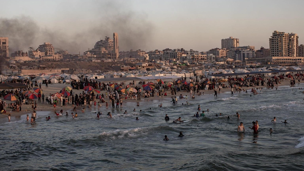Pioggia di bombe a ovest di Gaza city Pioggia di bombe a ovest di Gaza city