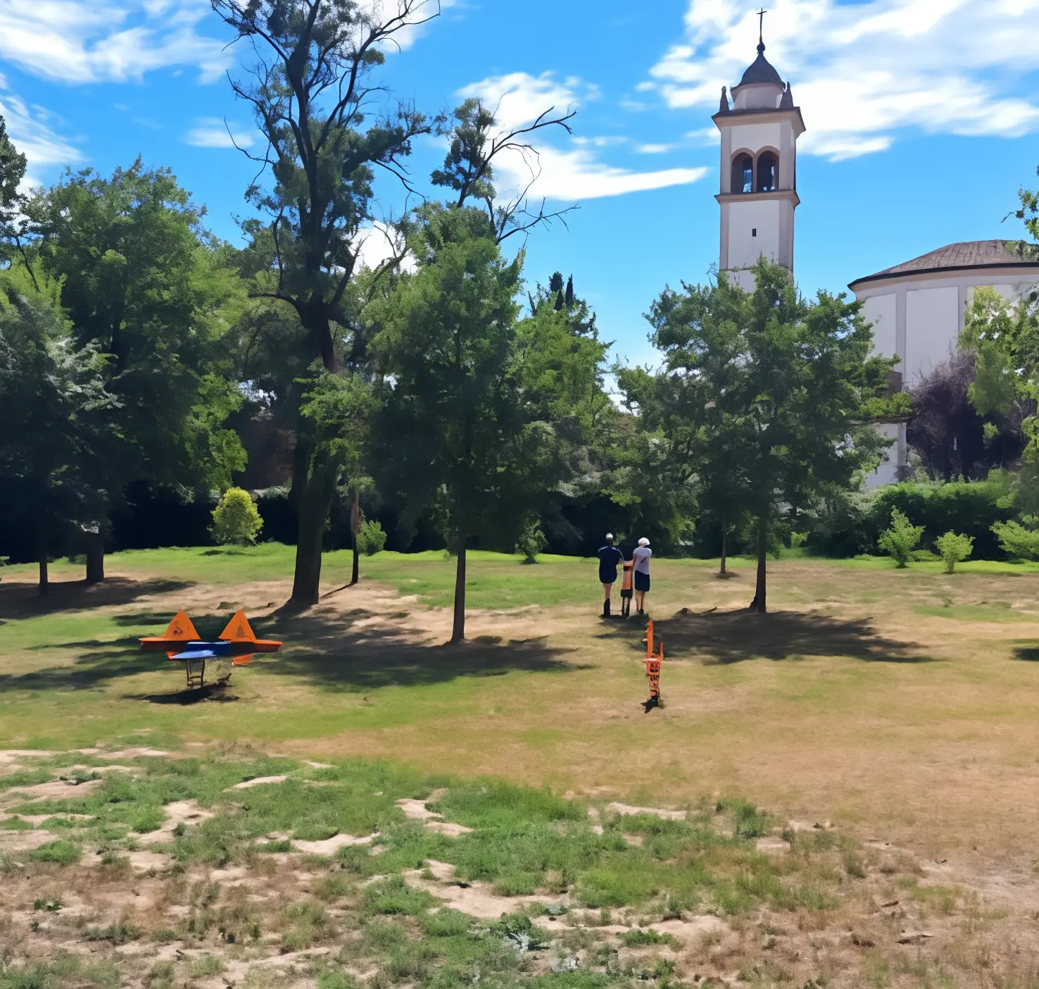 Raccolta firme contro la palestra: "Il parco di Villa Trecchi va tutelato. Si costruisca la struttura altrove"