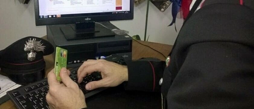 Vigevano, anziana truffata per una falsa eredità via social: versati 20mila euro