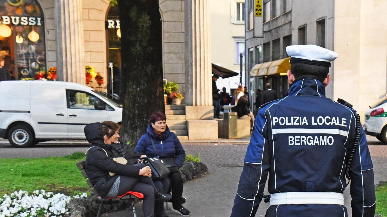 La zona in balìa di baby gang che danno vita a violente risse anche con coltelli rapinano i passanti e minacciano i negozianti La zona in balìa di baby gang che danno vita a violente risse anche con coltelli rapinano i passanti e minacciano i negozianti